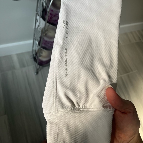 Lululemon top - Picture 6 of 9